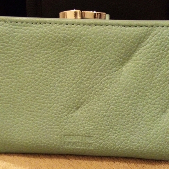 Unbranded Handbags - Genuine Leather Mint Green Bifold Wallet with Kiss Lock Coin Purse Card Holder